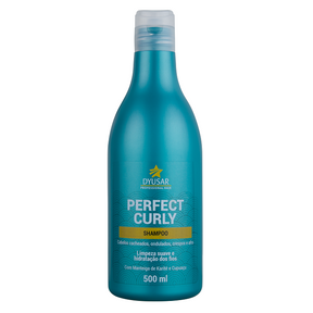 Frasco de 500ml do Shampoo para Cabelos Cacheados da linha Perfect Curly Dyusar, com rótulo destacando a limpeza suave e os ingredientes Manteiga de Karité e Cupuaçu.