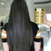 Mulher de Costas mostrando o produto