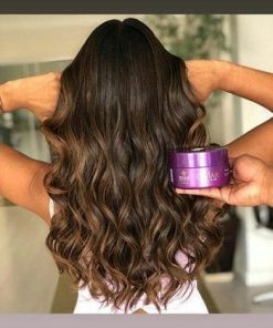 Cabelo longo e com resultado de salão após o uso da Máscara de Nutrição Caviar Care da DYUSAR Cosméticos