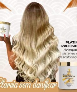 Loira com o Produto