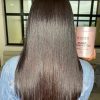 Cabelo mais brilhoso e sedoso após o uso da Máscara de Reconstrução da linha Super Reconstruction com efeito teia