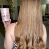 Loira Usando os Produtos