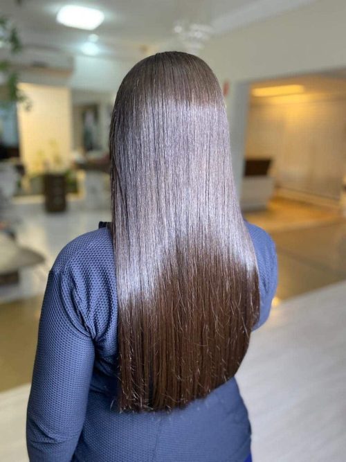 Cabelo macio e sedoso depois da lavagem com o shampoo anti resíduo