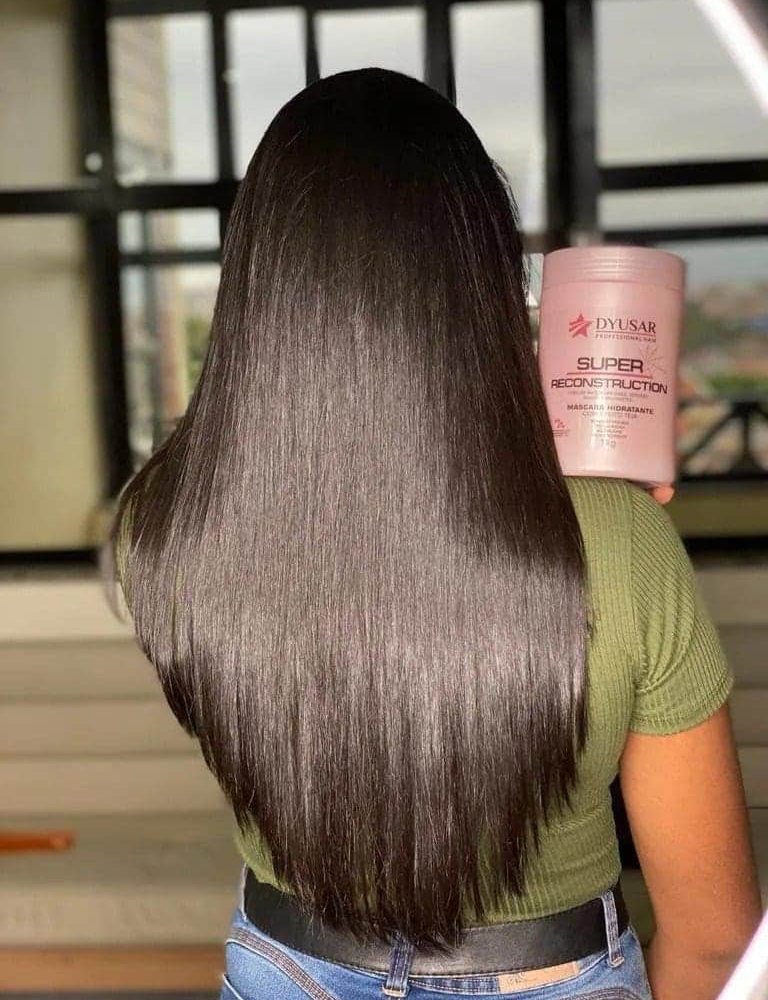 Mostrando o Produto usado no cabelo